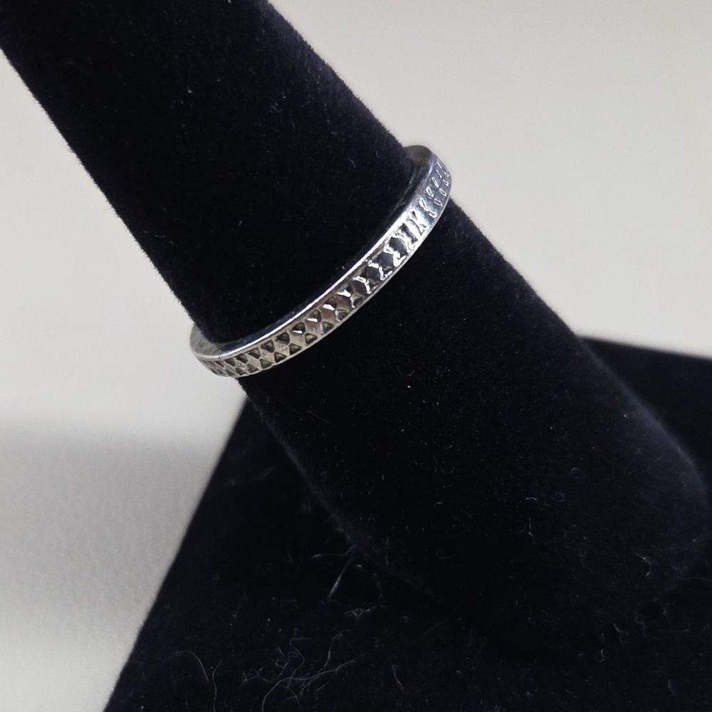 Silver Tone Textured Geometric Pattern Stackable Band Ring Size 8.5 - Picture 3 of 7